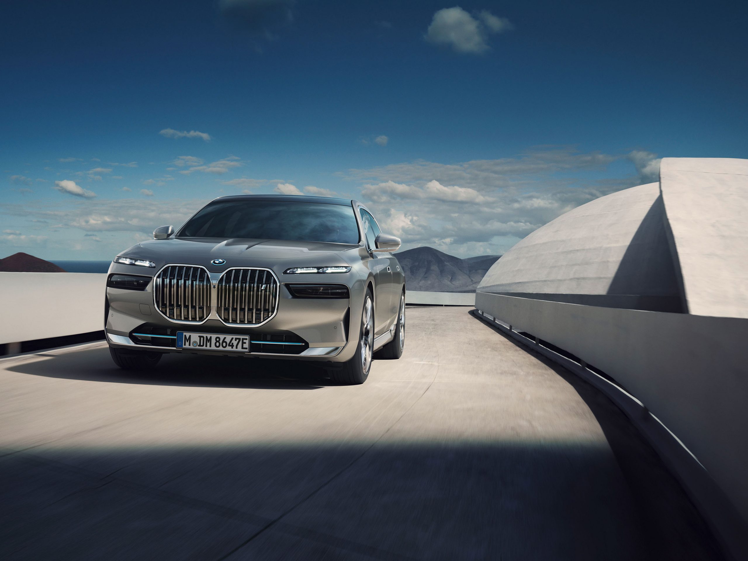 Kai-Uwe Gundlach - BMW 7 series driving