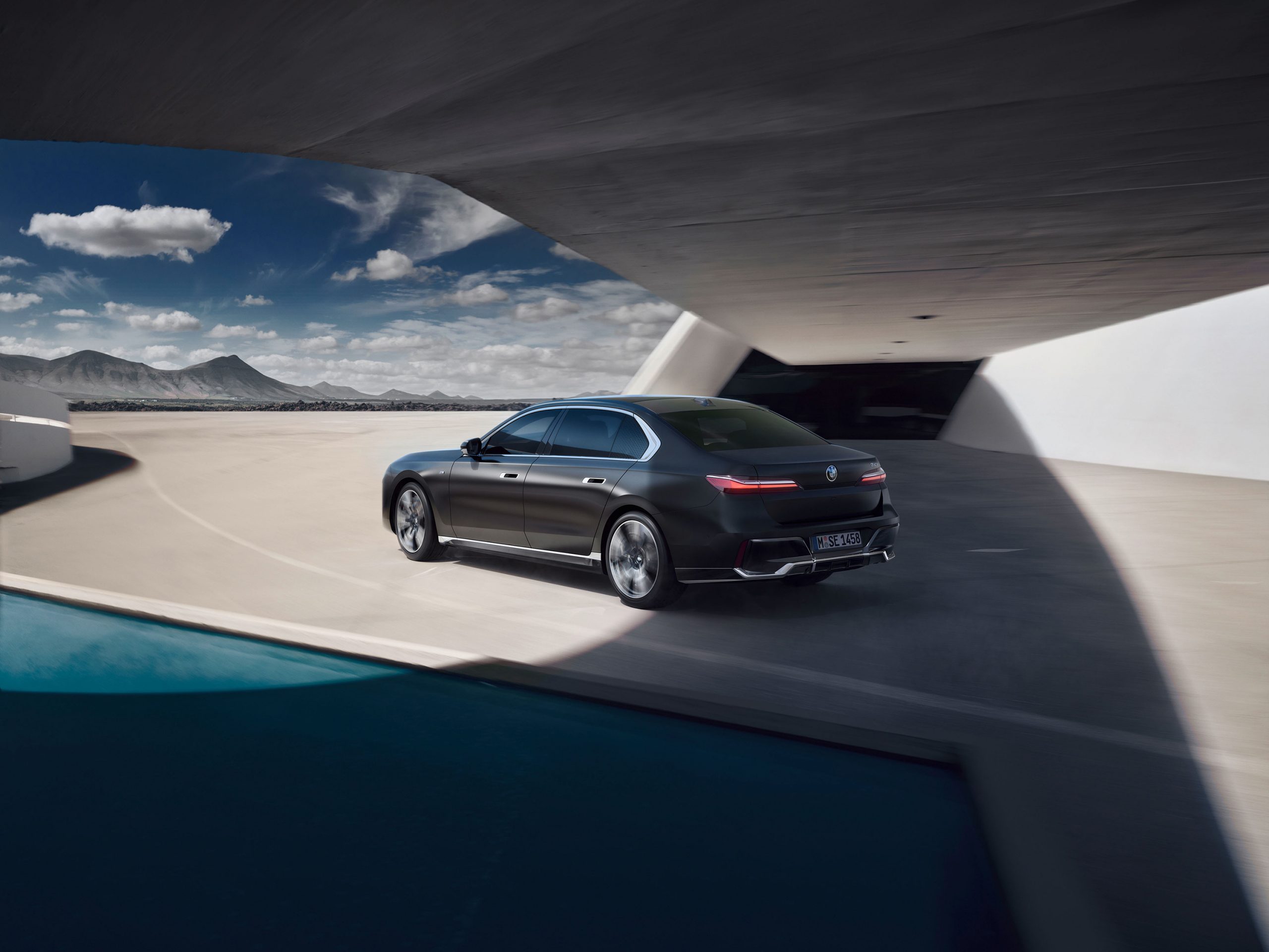 Kai-Uwe Gundlach - BMW 7 series driving