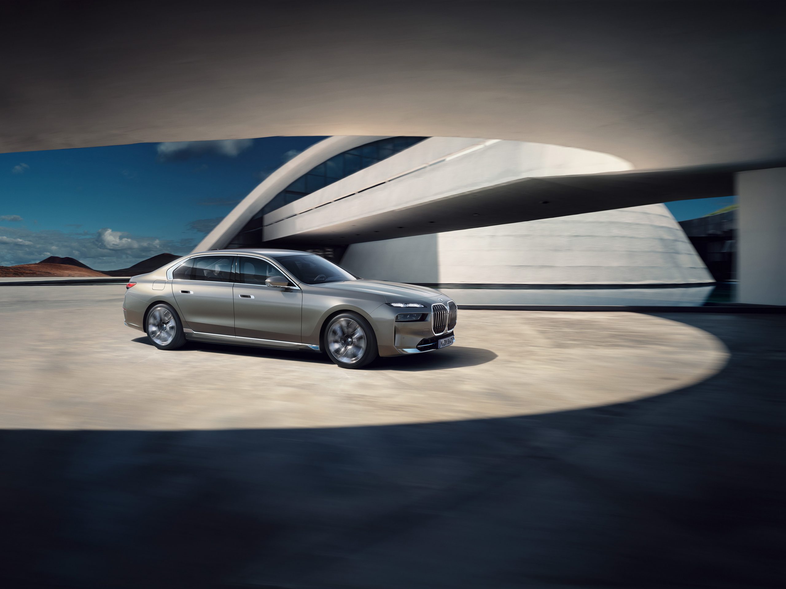 Kai-Uwe Gundlach - BMW 7 series driving