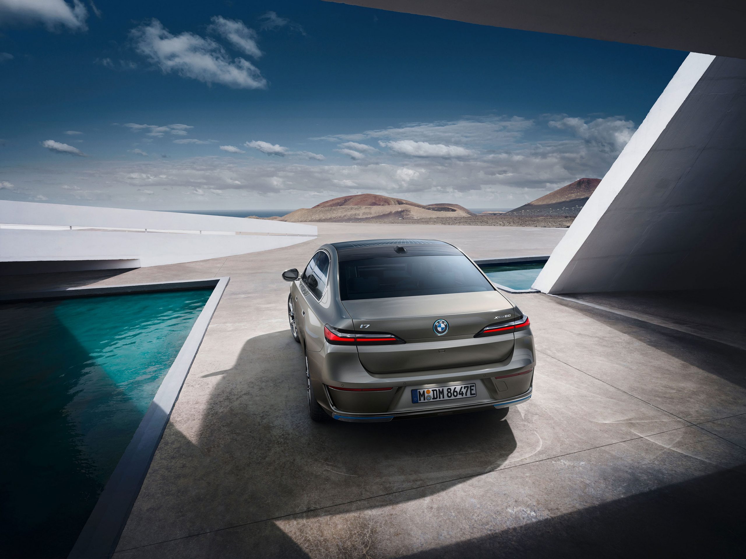 Kai-Uwe Gundlach - BMW 7 series driving