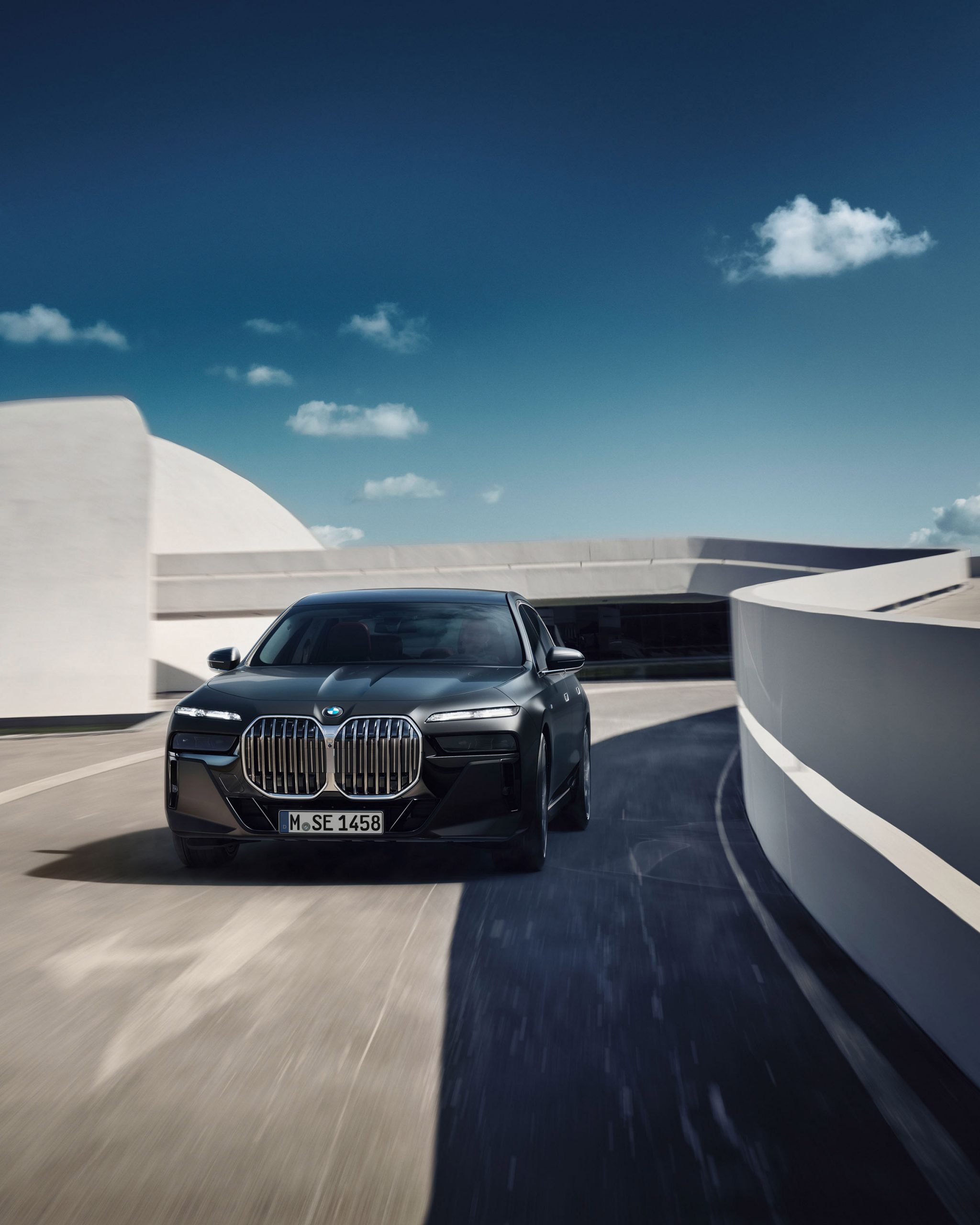 Kai-Uwe Gundlach - BMW 7 series driving