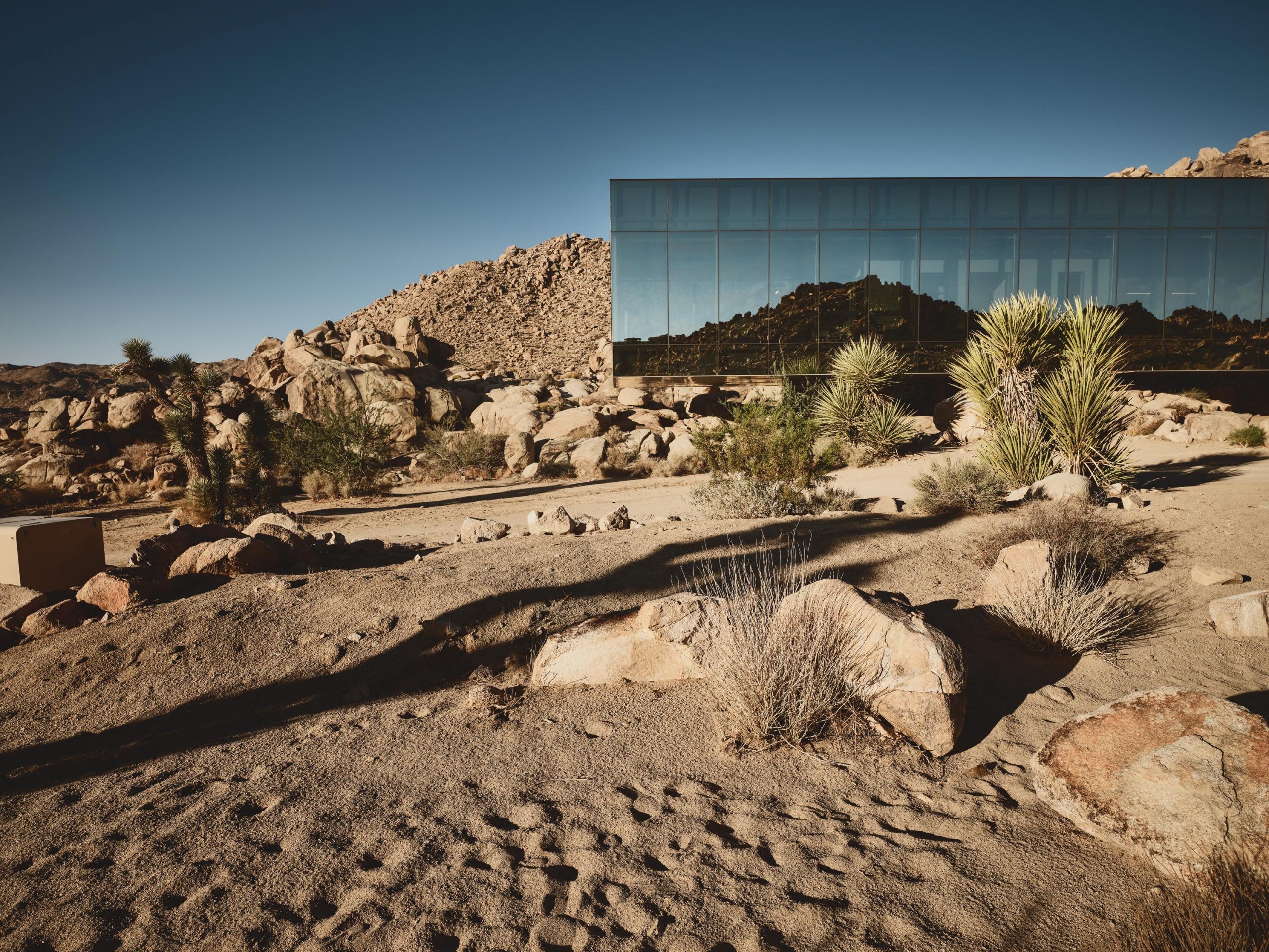 Kai-Uwe Gundlach - BMW i7 – the invisible house