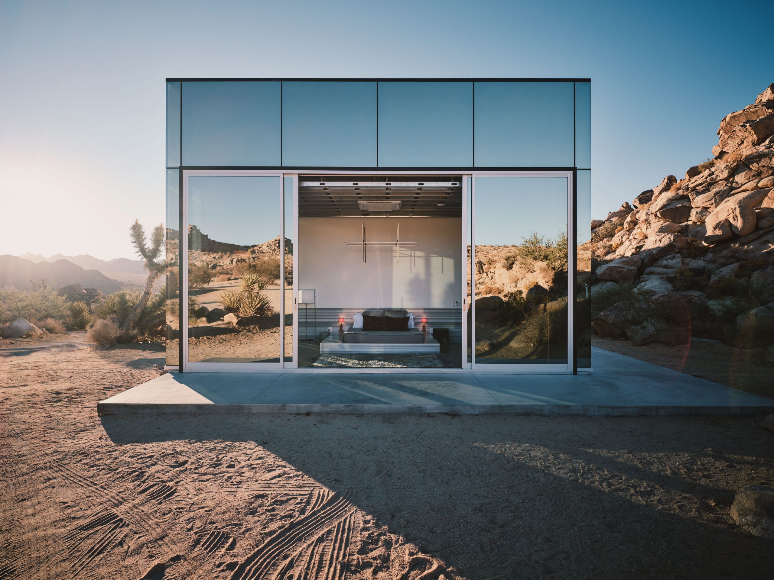 Kai-Uwe Gundlach - BMW i7 – the invisible house